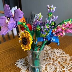 Zuru Max Legoes- Ten flowers- all peices and instructions.